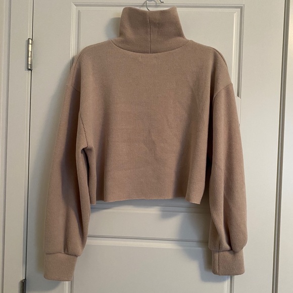 Cropped Turtleneck Sweater - Picture 4 of 4